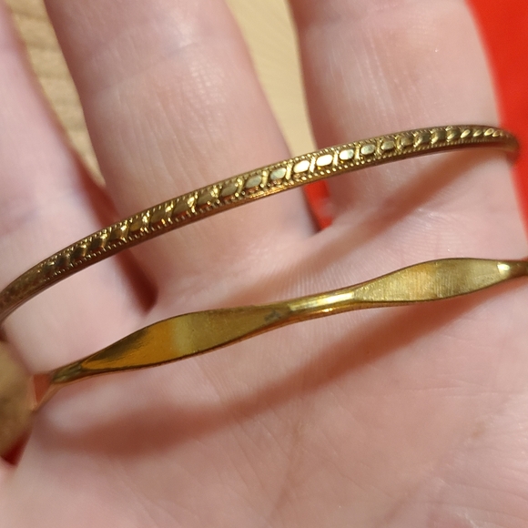 Unique Vintage Jewelry - Elegant Gold Bangle Set So Unique And Pretty Collectible Bracelets